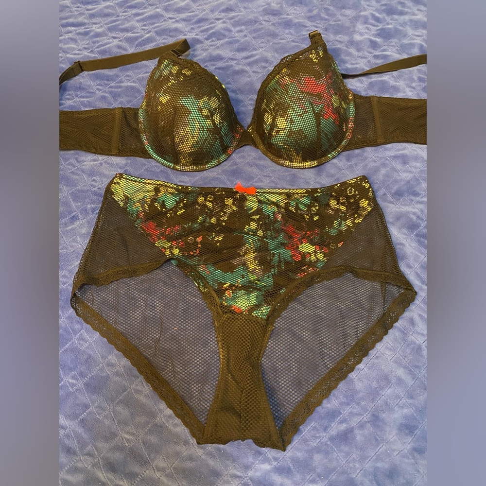 Deesse lingerie bra and panty set 38D 1X